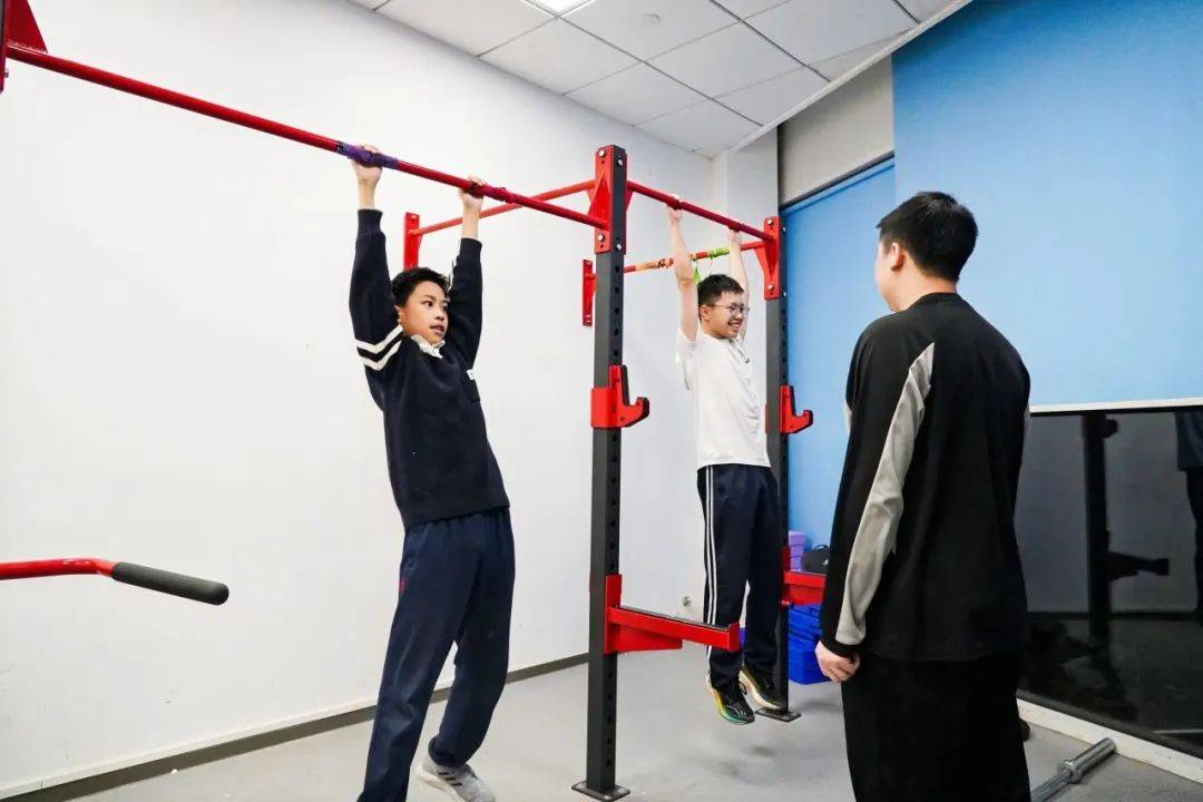 教练团队艰苦训练，力求提升整体实力
