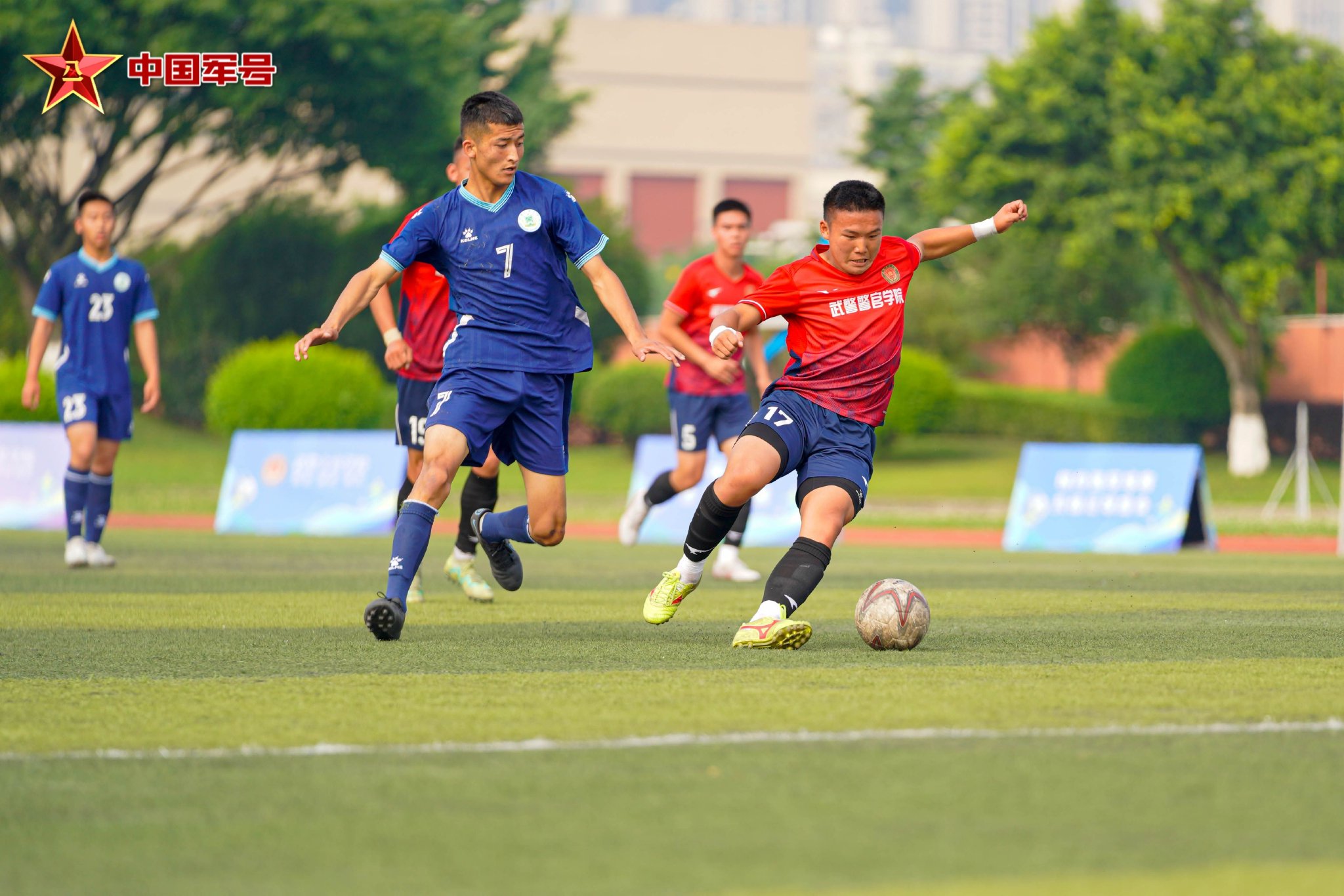 包含足球场上热血搏杀,胜负难分的词条 包含足球场上热血搏杀,胜负难分的词条