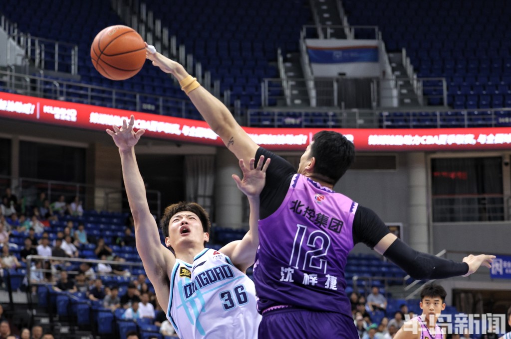 北控男篮大胜山东男篮,力争晋级下一轮 北控男篮大胜山东男篮,力争晋级下一轮