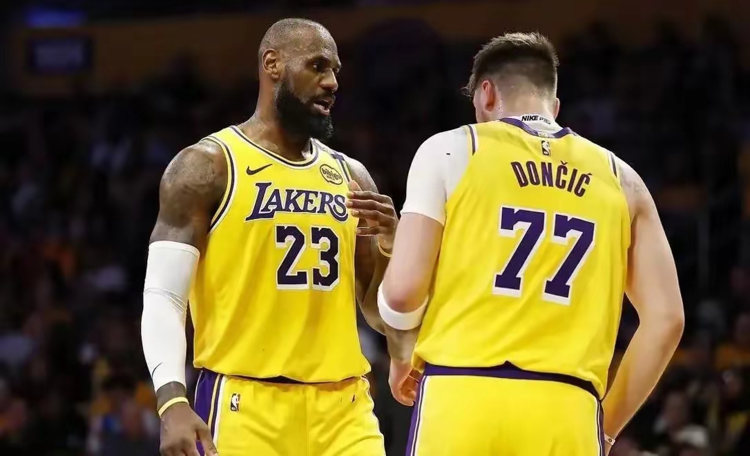 湖人再胜雄鹿,詹姆斯领航全队胜利 湖人再胜雄鹿,詹姆斯领航全队胜利