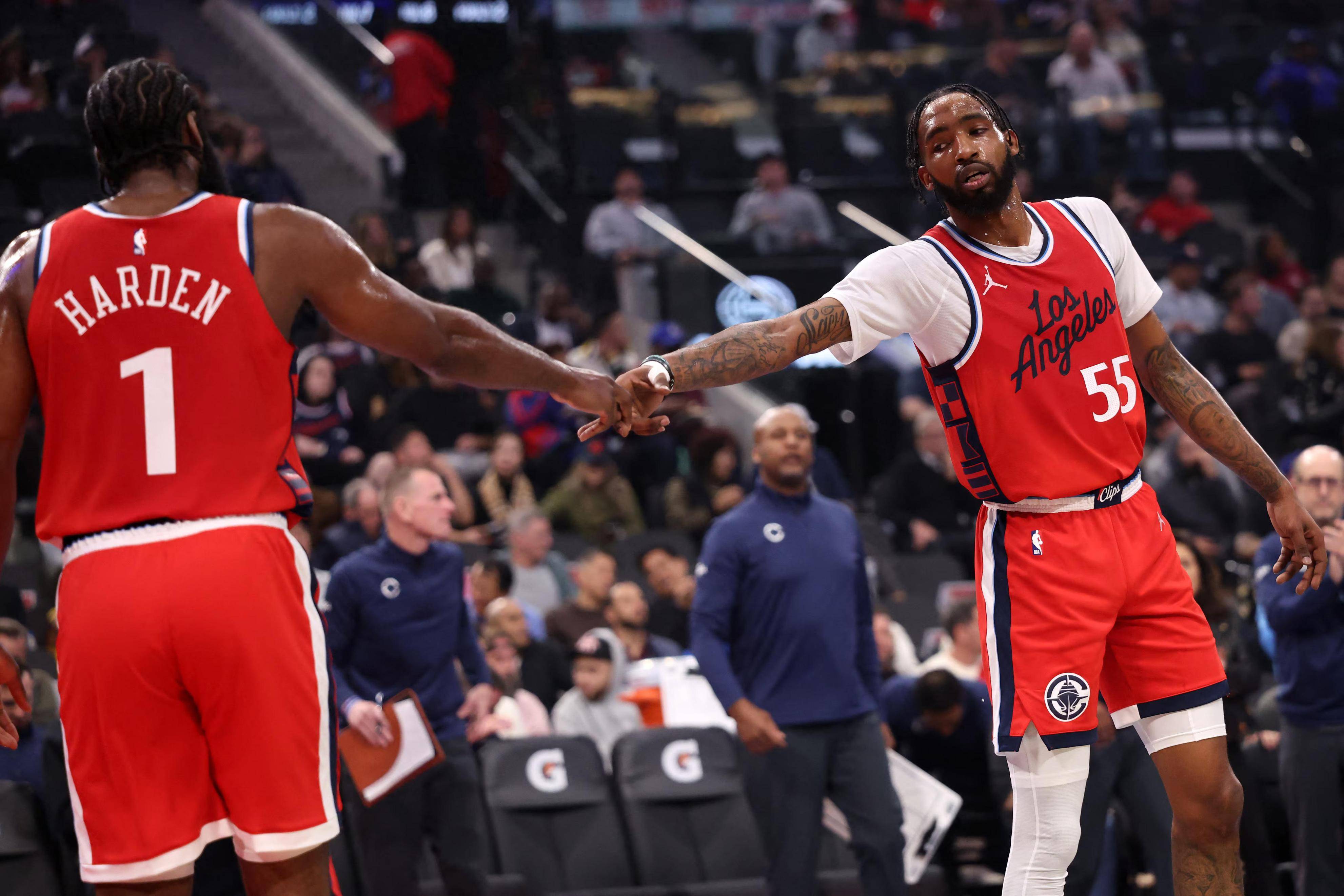 AG视讯-快船战胜凯尔特人，结束失利