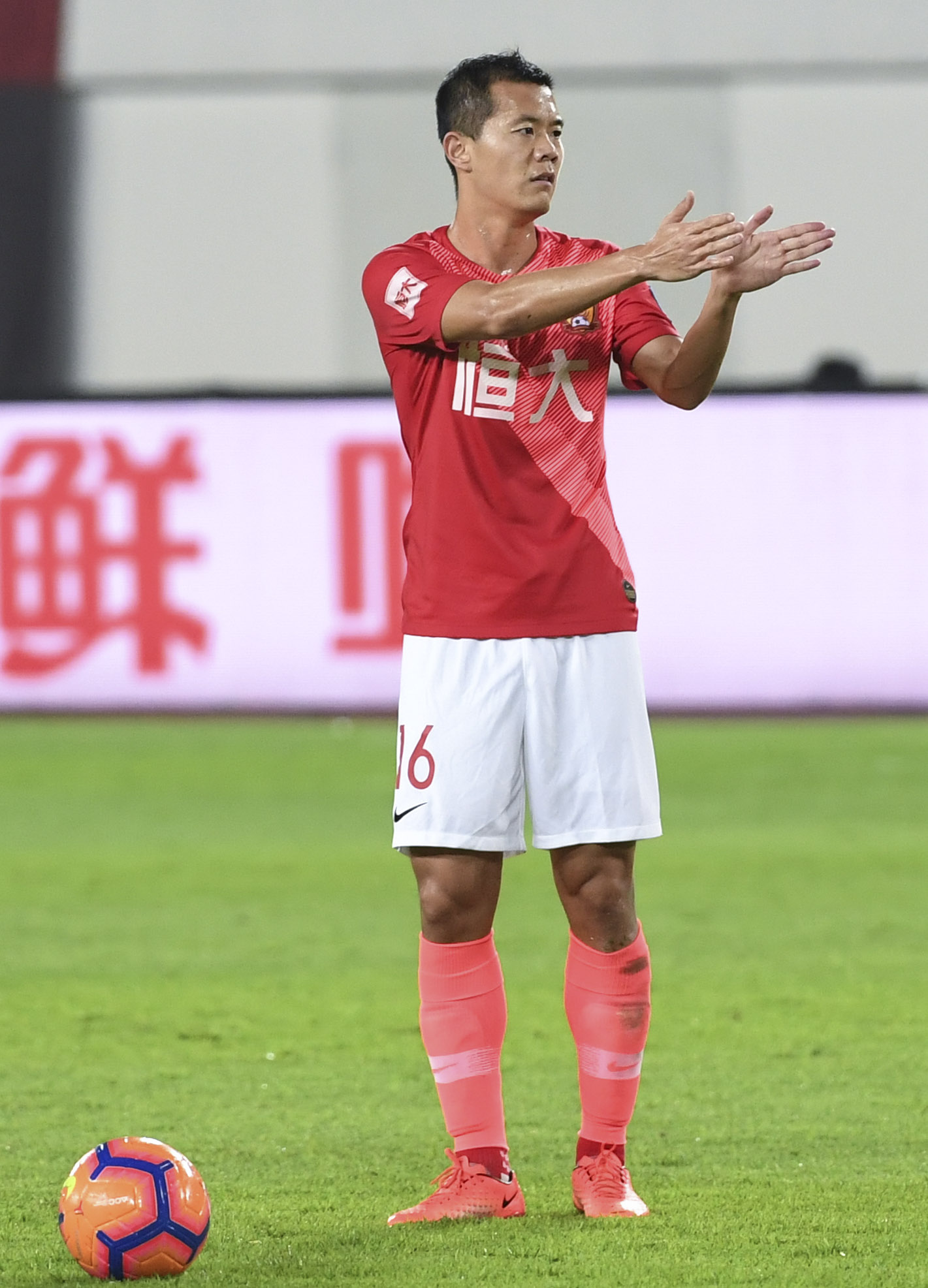 河南建业客场战平恒大,取得宝贵积分 河南建业客场战平恒大,取得宝贵积分