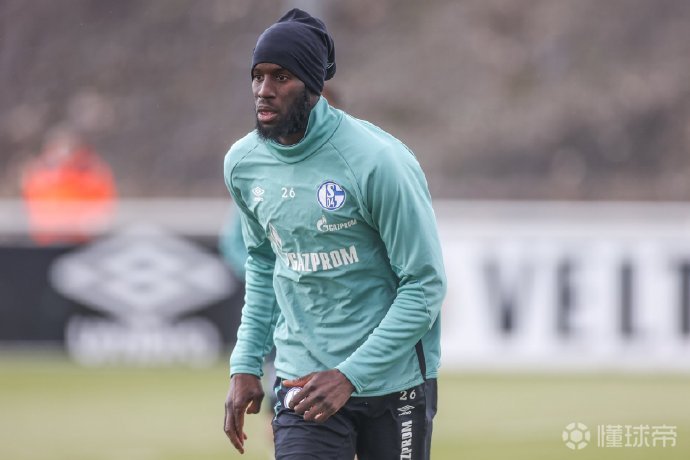 沙尔克04战平弗赖堡,保持不败纪录 沙尔克04战平弗赖堡,保持不败纪录